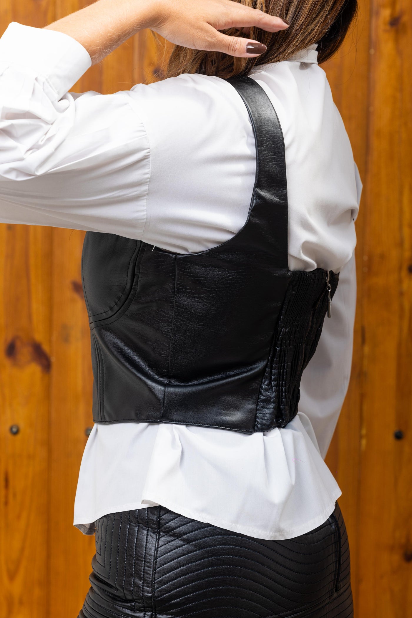 TOP LEATHER FAKE PRETO