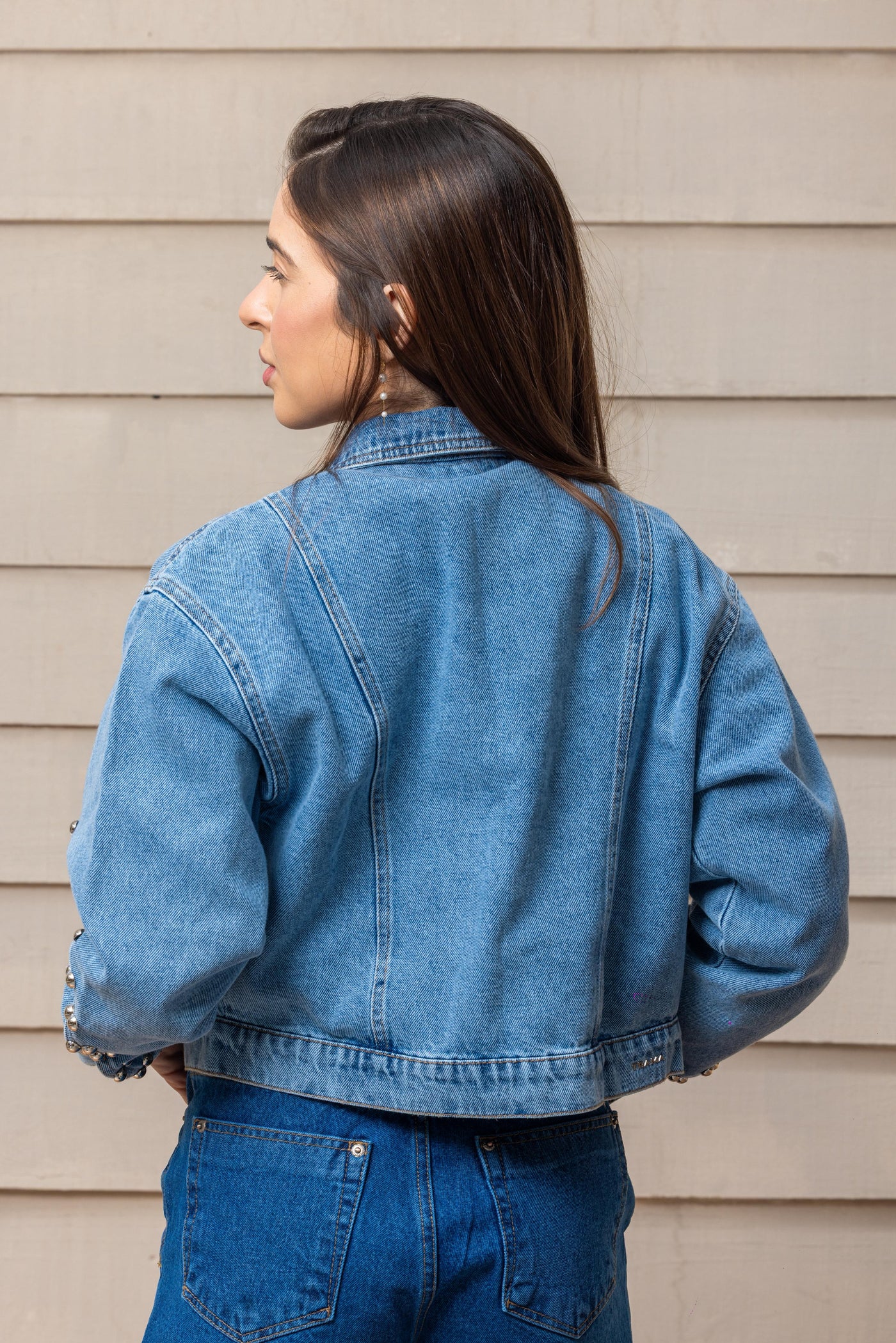 JAQUETA JEANS APLICAÇÕES