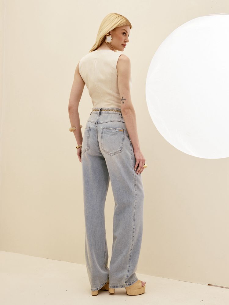 CALÇA JEANS RETA COM CINTO MADREPÉROLA