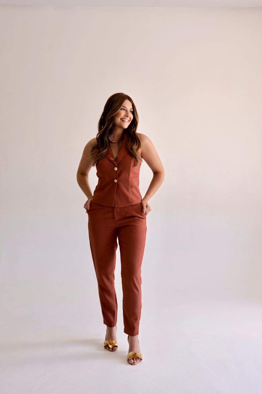 CONJUNTO COLETE ALFAIATARIA + CALÇA CENOURA